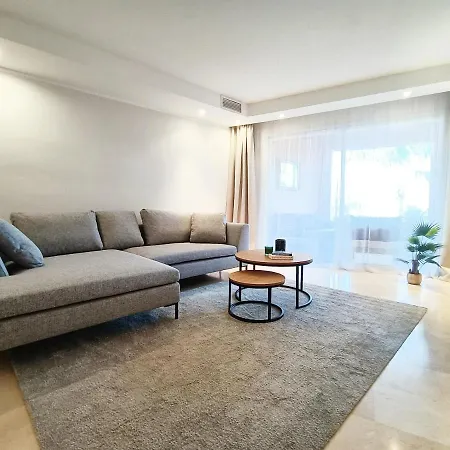 Oasis 3 Bedroom Golden Mile Apartment Marbella