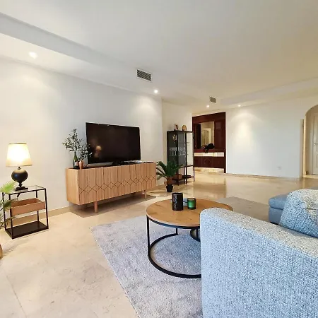 Oasis 3 Bedroom Golden Mile Apartmán *