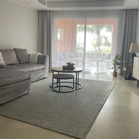 Oasis 3 Bedroom Golden Mile Apartment Marbella